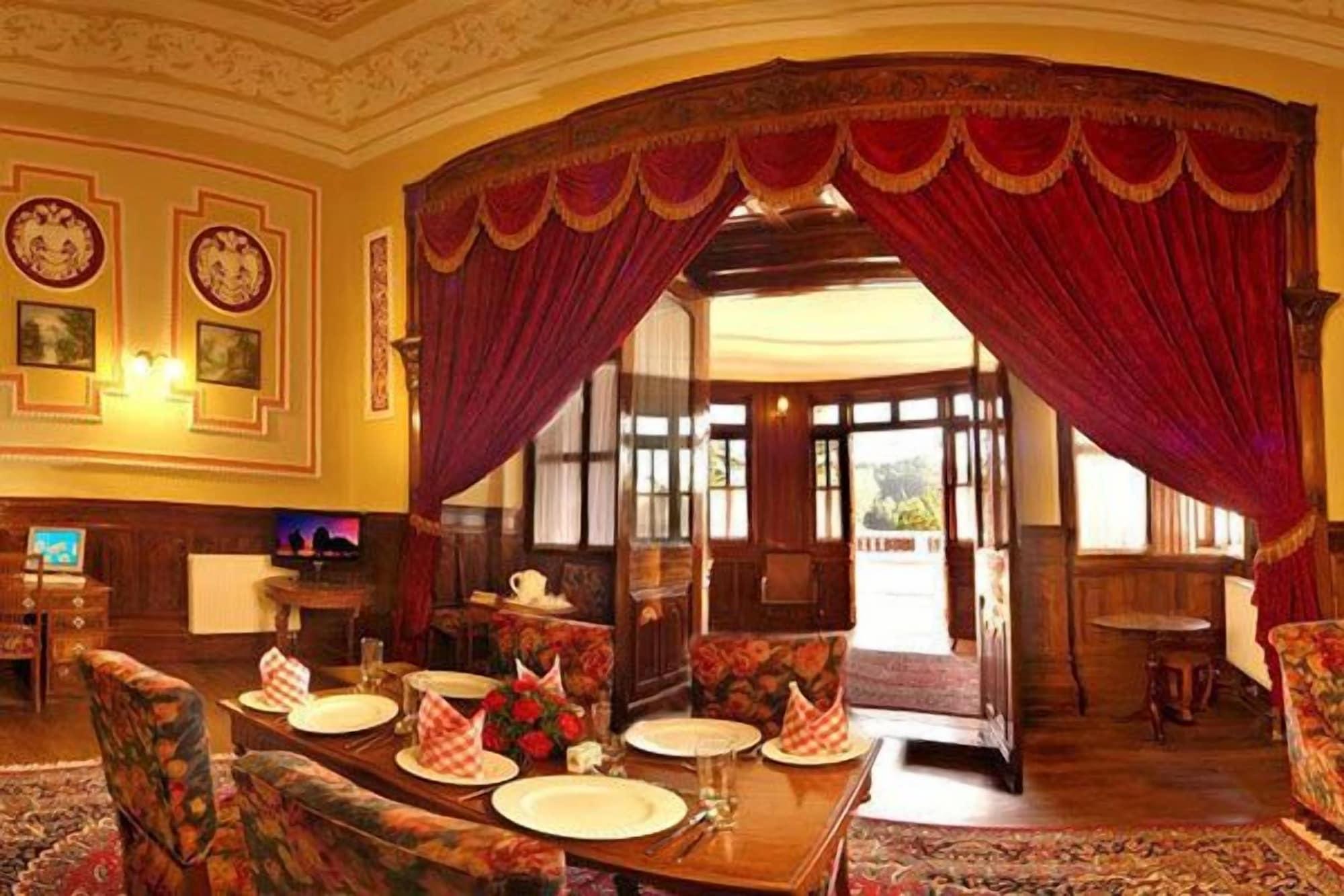 Welcomheritage Fernhills Royal Palace Ooty Extérieur photo