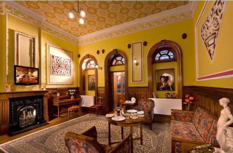 Welcomheritage Fernhills Royal Palace Ooty Extérieur photo